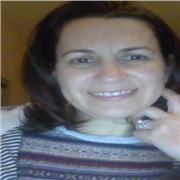 Profesora de Inglés que quiere estimular al alumno a que se lo pase bien, sin darse cuenta y puede disfrutar aprendiendo (canciones, emails, diálogo, etc.).
Profesora que disfruta dando clases porque le encanta el Inglés